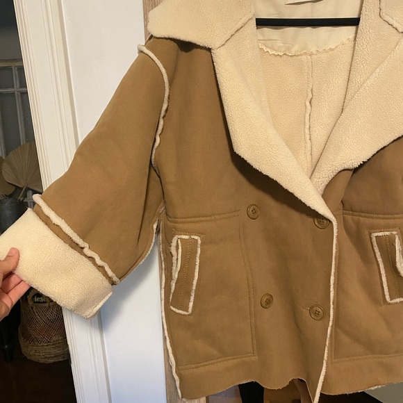 7115 By Szeki New York Sherpa lined Cape - Picture 2 of 4